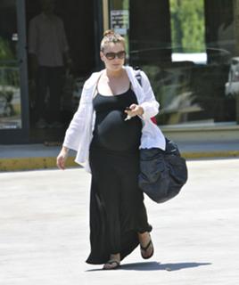 Alyssa Milano feet photo thumbnail