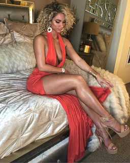 Lauren R. Wood feet photo thumbnail