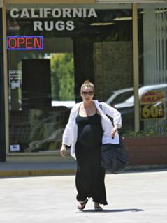 Alyssa Milano feet photo thumbnail