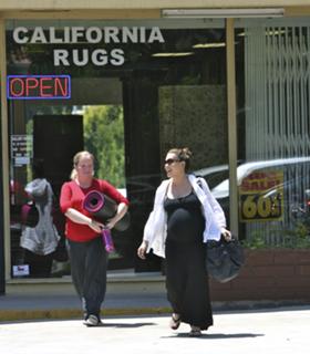 Alyssa Milano feet photo thumbnail