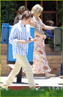 Kate Hudson feet photo thumbnail