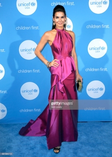 Angie Harmon feet photo thumbnail