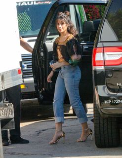 Camila Cabello feet photo thumbnail