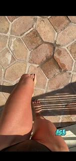 Brooke Burke feet photo thumbnail