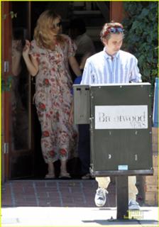 Kate Hudson feet photo thumbnail