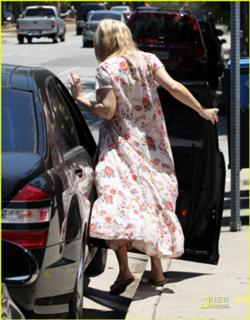 Kate Hudson feet photo thumbnail