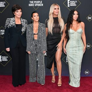 Khloé Kardashian feet photo thumbnail