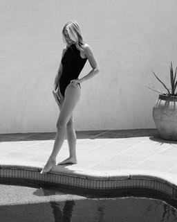 Gwyneth Paltrow feet photo thumbnail