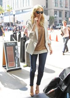 Charlize Theron feet photo thumbnail