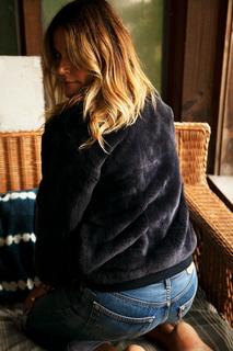 Kelly Bensimon feet photo thumbnail