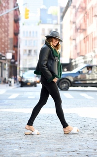 Kelly Bensimon feet photo thumbnail
