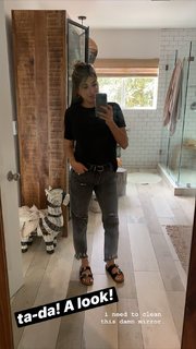 Daniella Monet feet photo thumbnail