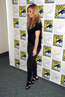 Sarah Michelle Gellar feet photo thumbnail