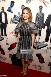 Natalie Portman feet photo thumbnail