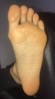 Alaine Crissiê feet photo thumbnail