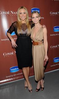 Sarah Michelle Gellar feet photo thumbnail