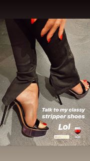 Seyma Subasi feet photo thumbnail