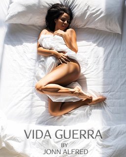 Vida Guerra feet photo thumbnail