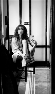 Sarah Hyland feet photo thumbnail
