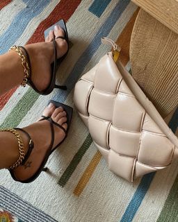 Rosie Huntington-Whiteley feet photo thumbnail