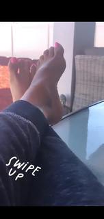 Vida Guerra feet photo thumbnail
