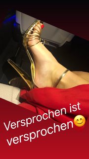 Sonya Kraus feet photo thumbnail