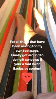 Vida Guerra feet photo thumbnail