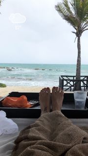 Vida Guerra feet photo thumbnail