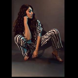 Hansika Motwani feet photo thumbnail