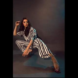 Hansika Motwani feet photo thumbnail