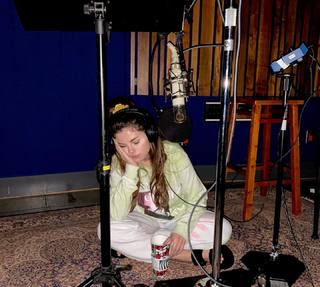 Selena Gomez feet photo thumbnail