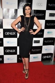 Jodi Lyn O'Keefe feet photo 5