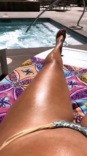 Vida Guerra feet photo thumbnail