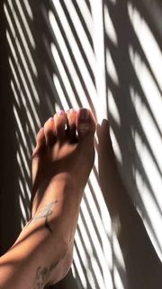 Vida Guerra feet photo thumbnail
