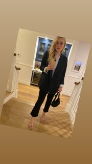 Dakota Fanning feet photo thumbnail