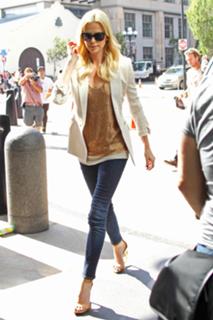 Charlize Theron feet photo thumbnail