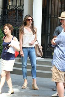 Elizabeth Hurley feet photo thumbnail
