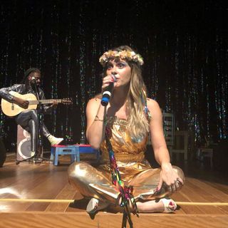 Carolina Dieckmann feet photo thumbnail