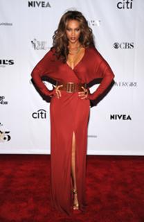 Tyra Banks feet photo thumbnail