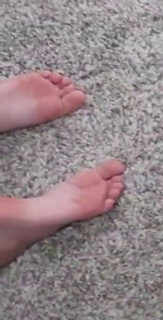 Brittney Smith feet photo thumbnail