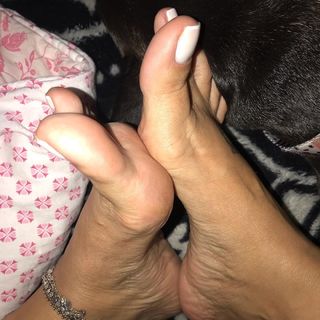 Karin Klemp feet photo thumbnail