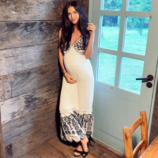 Zaira Nara feet photo thumbnail