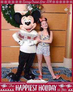 Larissa Manoela feet photo thumbnail
