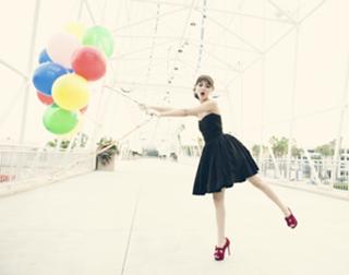 Victoria Justice feet photo thumbnail