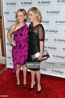 Julie Bowen feet photo thumbnail