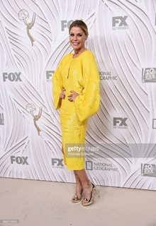 Julie Bowen feet photo thumbnail