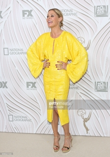 Julie Bowen feet photo thumbnail