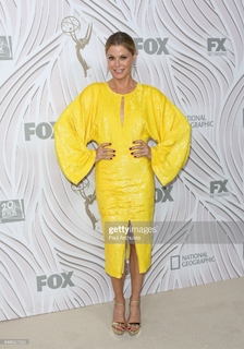 Julie Bowen feet photo thumbnail