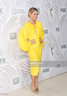 Julie Bowen feet photo thumbnail