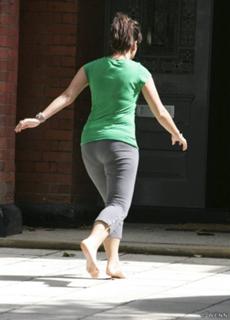 Lily Allen feet photo thumbnail